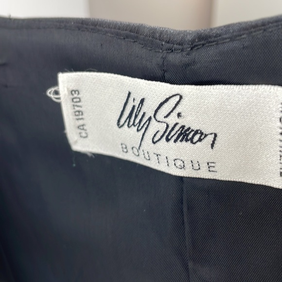 Lily Simon Black Ruched Top, Sleeveless, Size 6 - Picture 13 of 15